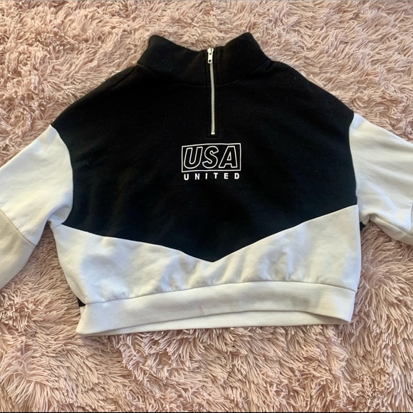 Cropped 3 Quarter Zip Up - Picture 2 of 3